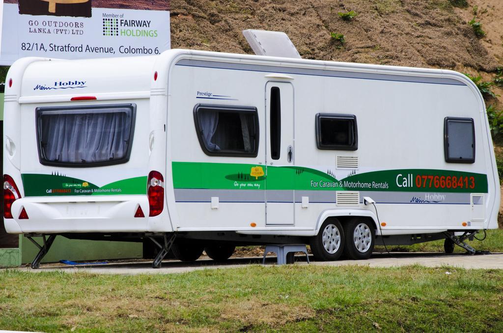 Go Outdoors Caravan Park Нувара Елия Екстериор снимка