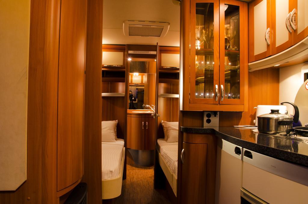 Go Outdoors Caravan Park Нувара Елия Екстериор снимка