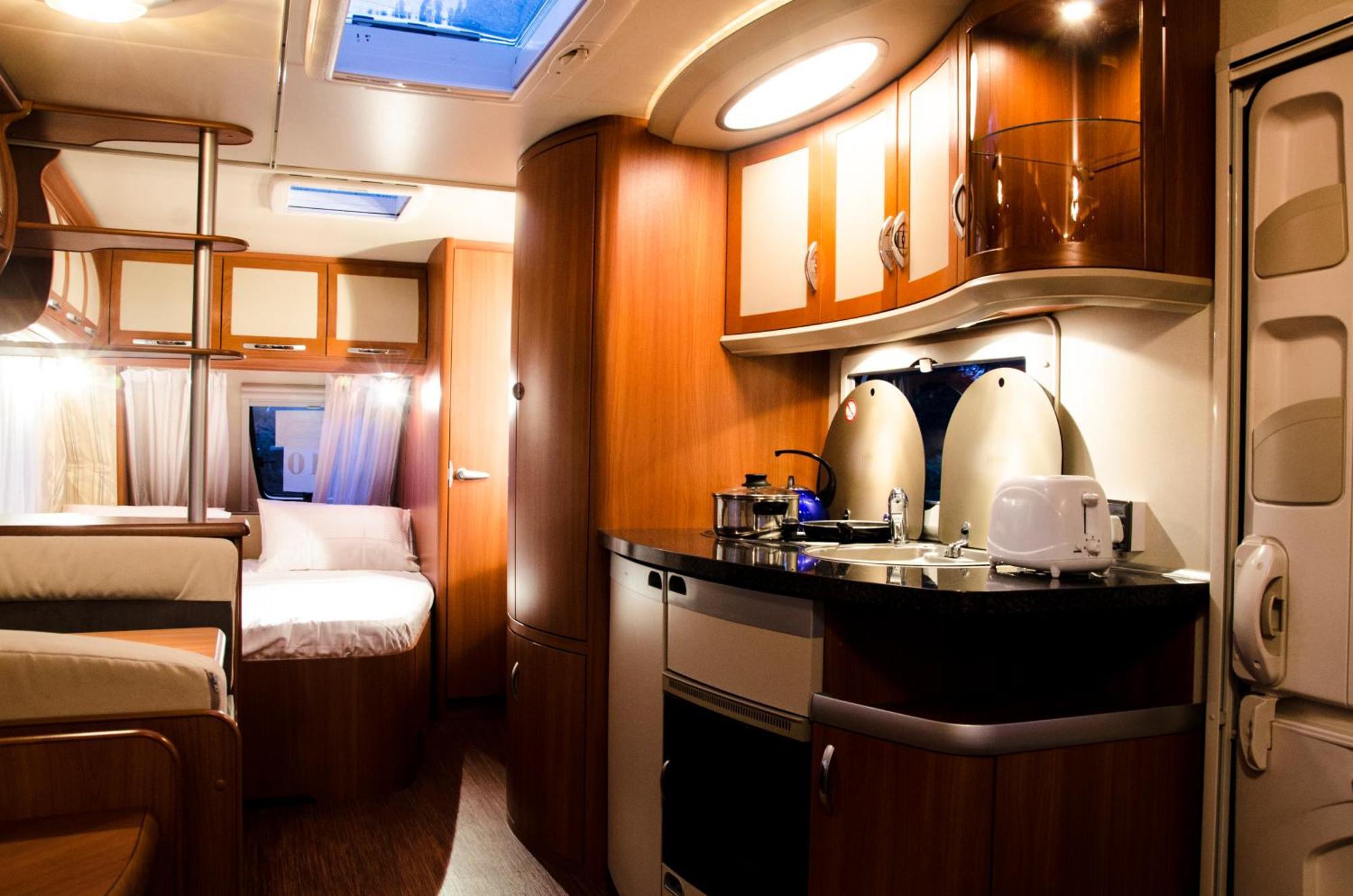 Go Outdoors Caravan Park Нувара Елия Екстериор снимка