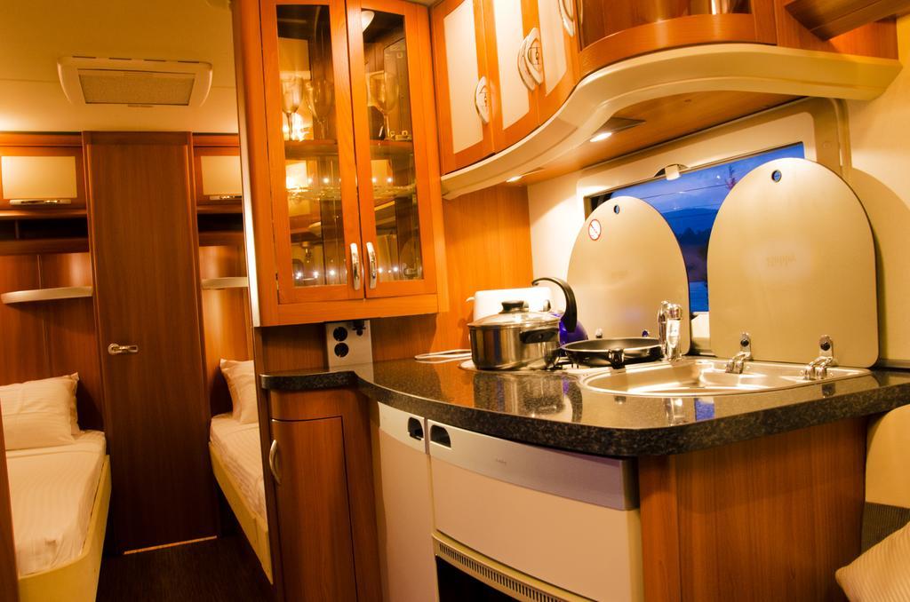 Go Outdoors Caravan Park Нувара Елия Екстериор снимка