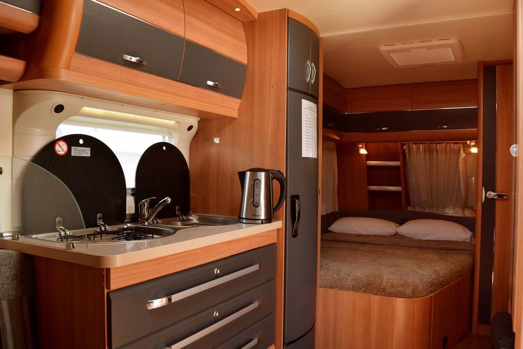 Go Outdoors Caravan Park Нувара Елия Екстериор снимка